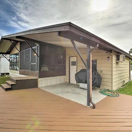 Waterfront Homosassa Home With Private Dock And Deck!